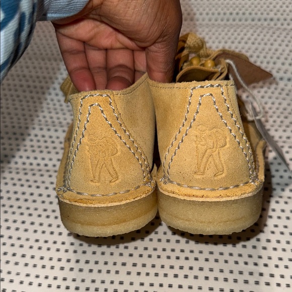 Men's Suede Clarks - Picture 2 of 6